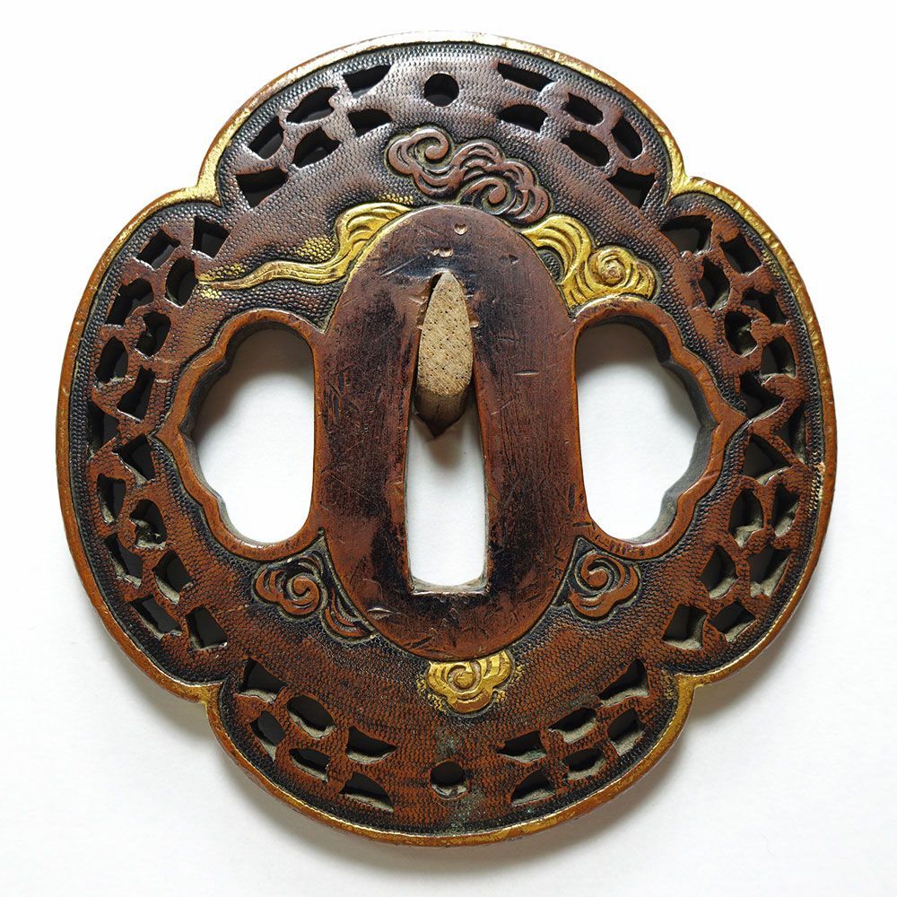 ☆水戸金工の傑作 素銅魚子地木瓜形雲龍図透鐔 無銘 高肉彫 毛彫 金色
