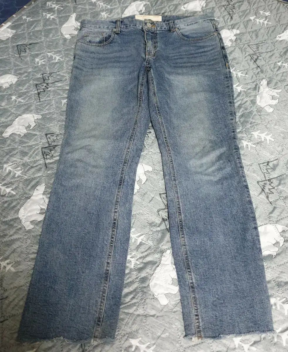 FATALISM グレーッシュ ブルー クロップド カッティング デニムパンツ (34)