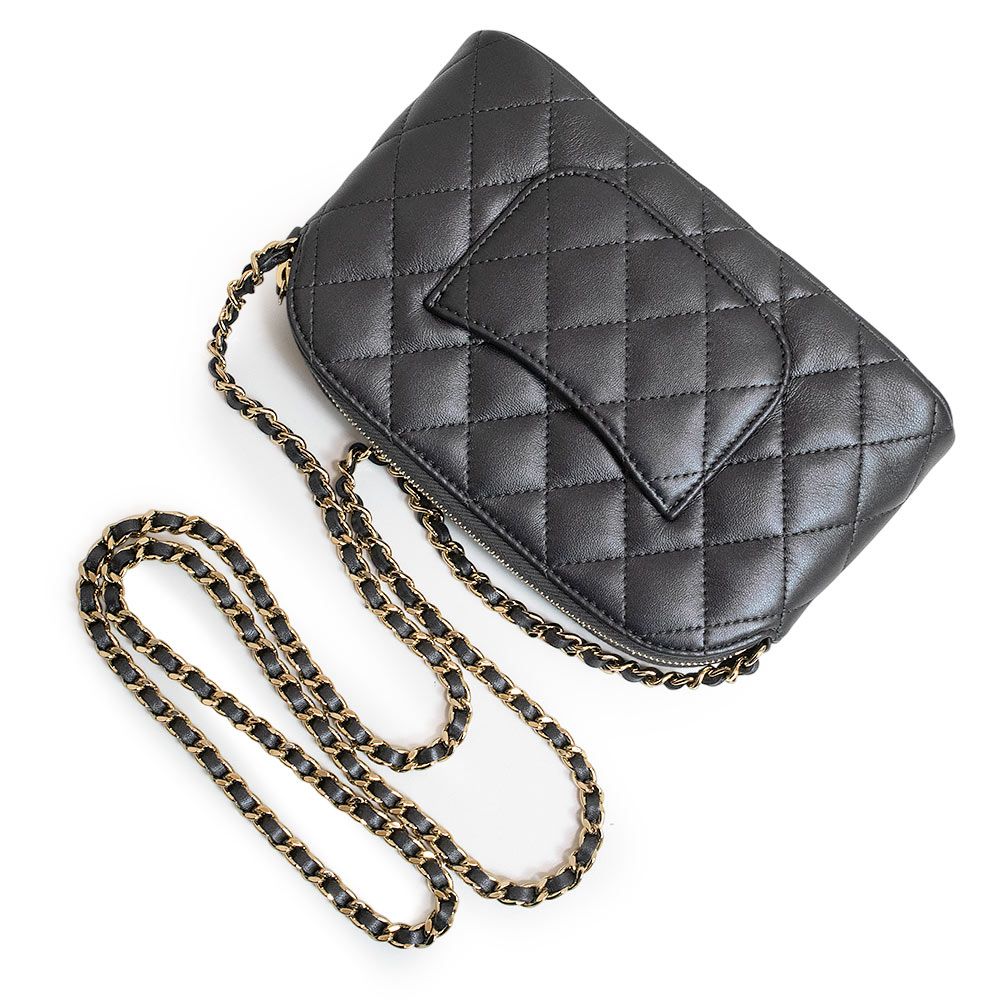 シャネル ハーフムーン ポシェット チェーン クラッチ ショルダー