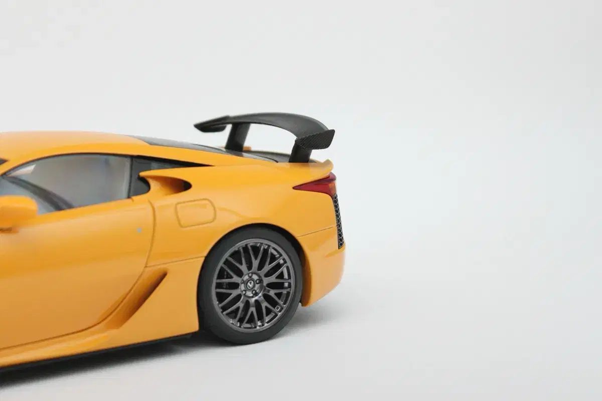 オートアート シグネチャー 1:18 レクサス LFA ニュルブルクリング