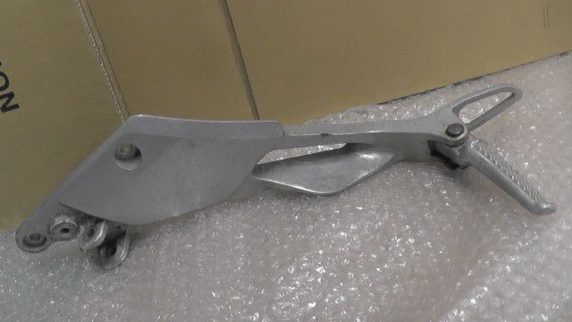 CB 400 SF K NC 42 の ステップ 左