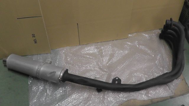 CB 400 SF K NC 39 の マフラー 傷 凹み