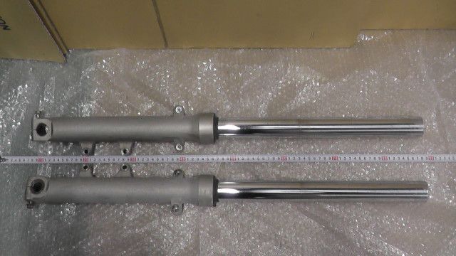 CB 400 SF K NC 39 の フロントフォーク
