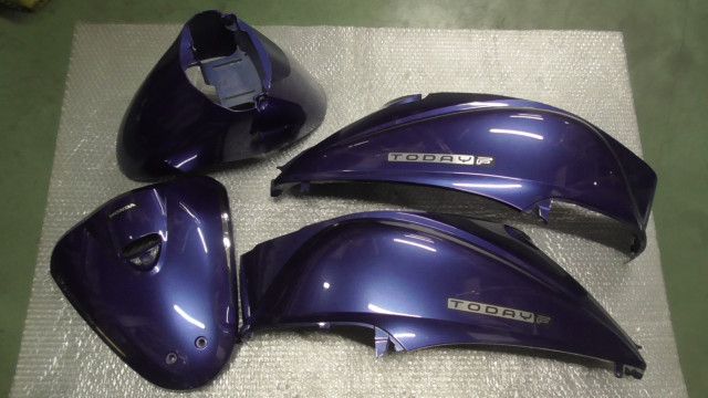 トゥデイ FI AF 67 の カウルセット 傷 爪折れ