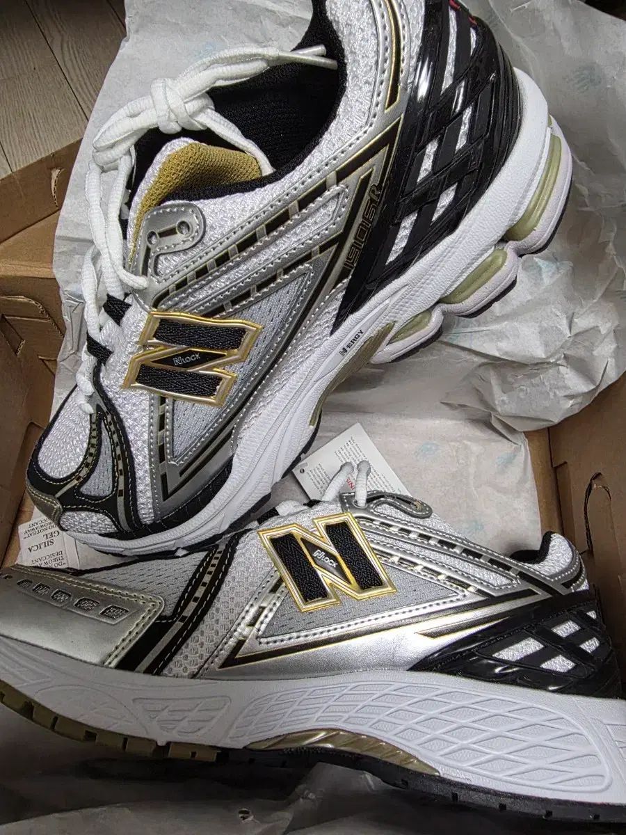 ニュー ンス 1906 R シルバー ブラック GOLD スニーカー
