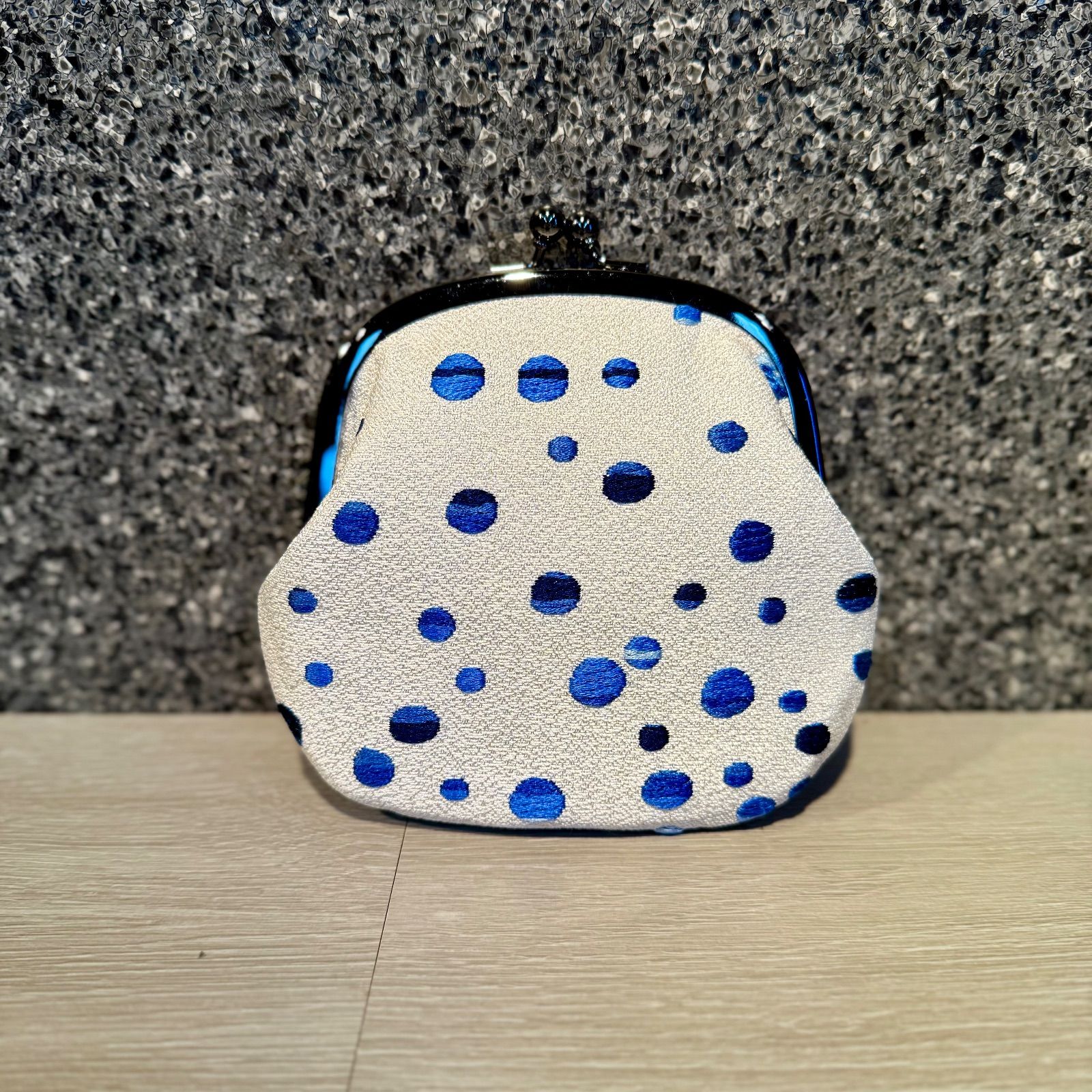 京都帯屋さん 正絹 がま口 化粧ポーチ 財布 和小物 色とりどり水玉 白