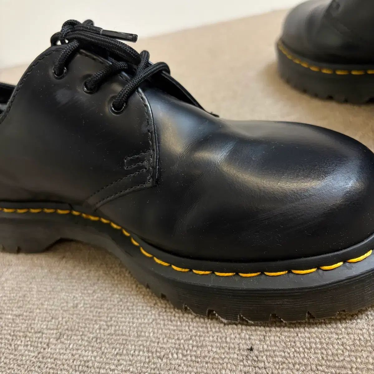 DR MARTENS