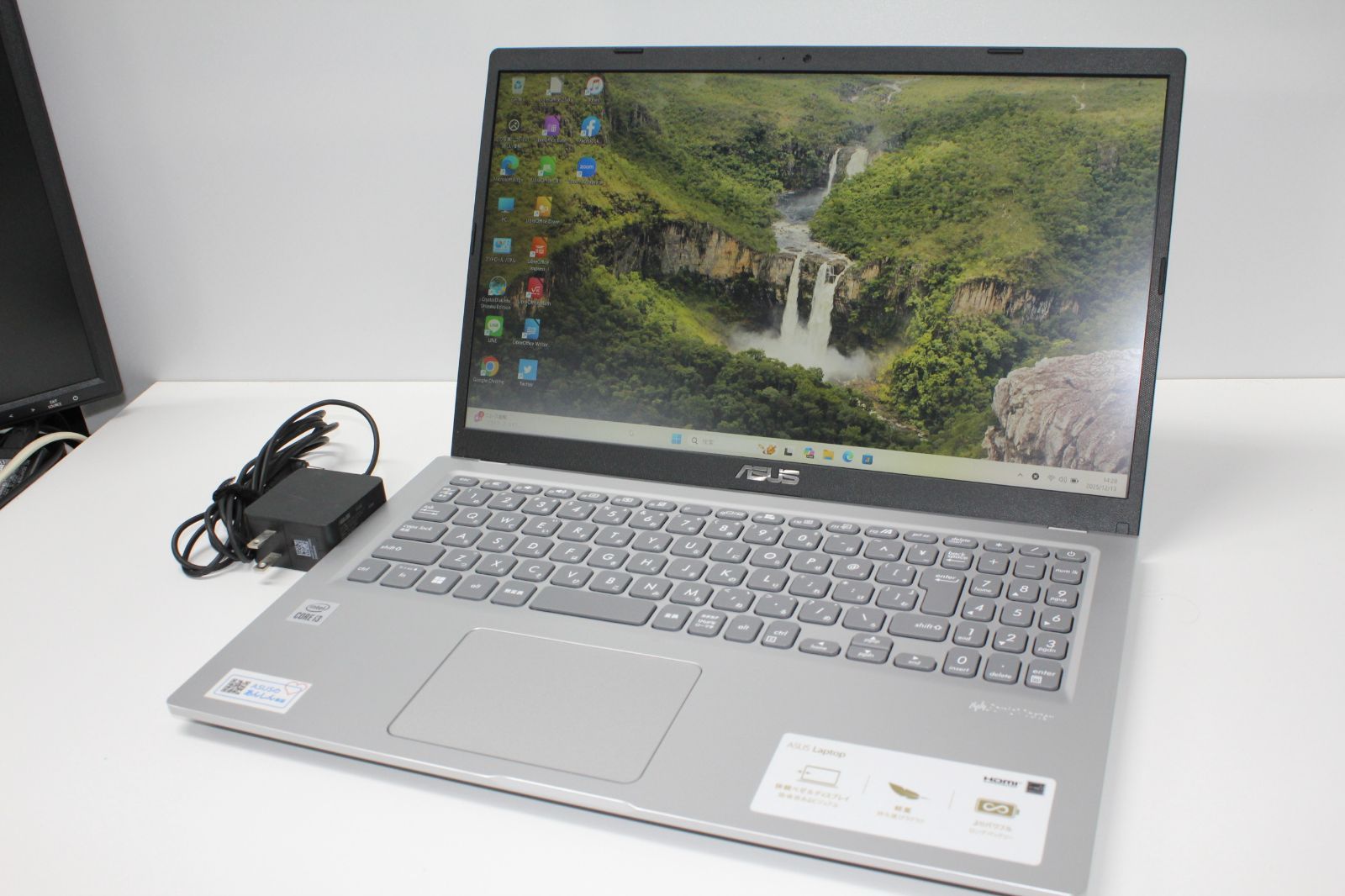 ノートPC】ASUS〈VivoBook 15〉Intel Core i3/SSD256GB/メモリ8GB ④