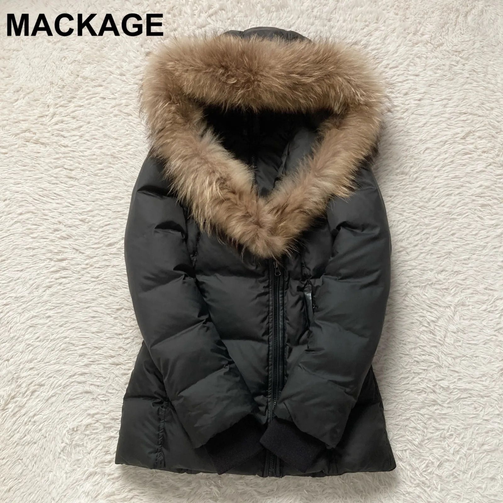 マッカージュ Mackage ダウンコート ダウンジャケット ファー付き ファー取外し不可 ジップアップ リアルファー フード付き 本革アクセント