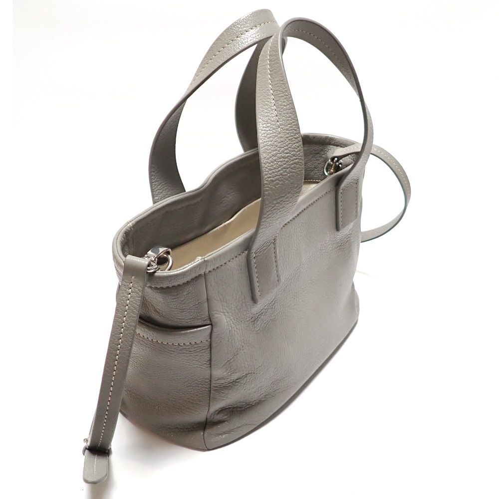 【超希少❗️】miumiu ハンドバッグ レザーハンドバッグ 2wayグレー 超希少❗️】miumiu ハンドバッグ レザーハンドバッグ 2wayグレー