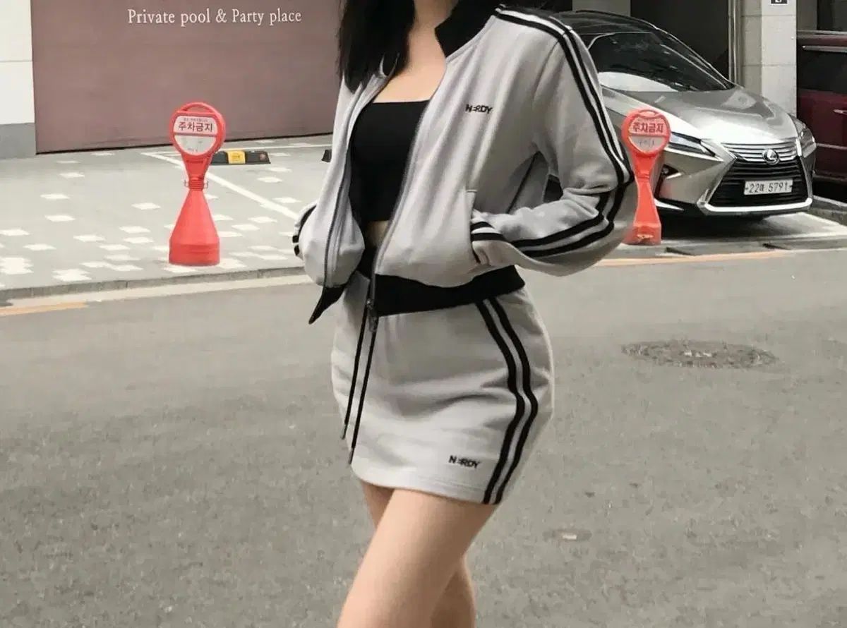 NERDY ウィメンズ NY クロップド スウェット ジップアップ セット ライトグレー