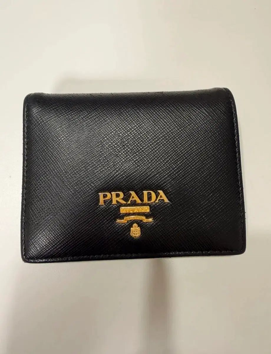 オファー PRADA プラダ サフィアーノ ブラック 二つ折り財布