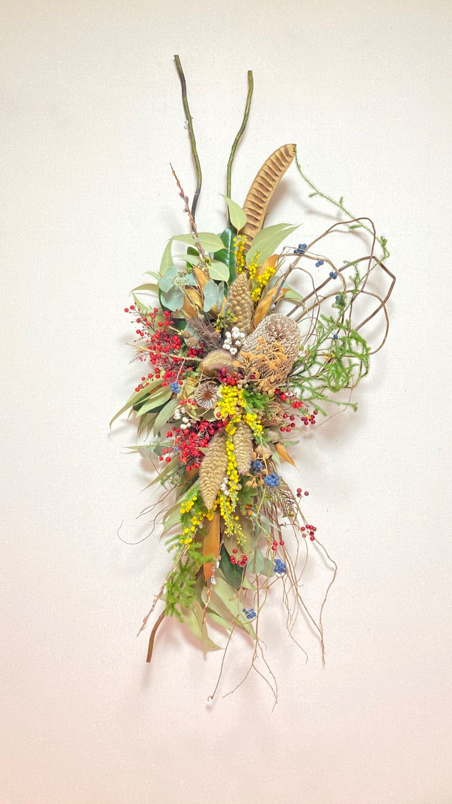 新春創作スワッグ　雲龍柳＆ユーカリ 新春創作スワッグ 雲龍柳＆ユーカリ - メルカリ