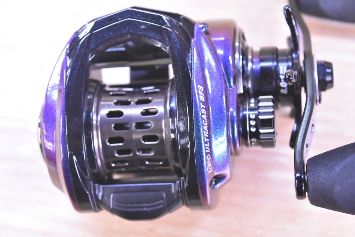 アブガルシア レボ ウルトラキャスト BF8 右 ベイトリール abu garcia