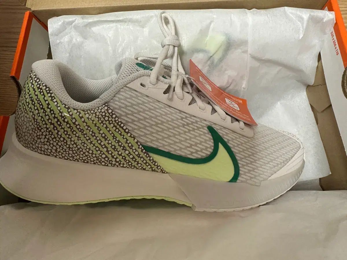 ナイキ テニスシューズ 白|グリーン 260