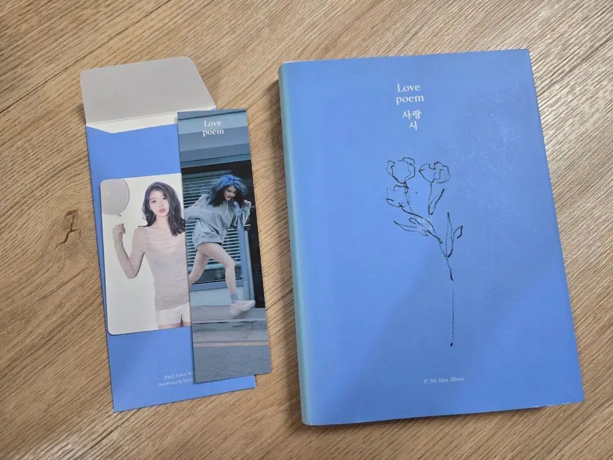 IU ミニアルバム 5集 Love poem 出品 - メルカリ
