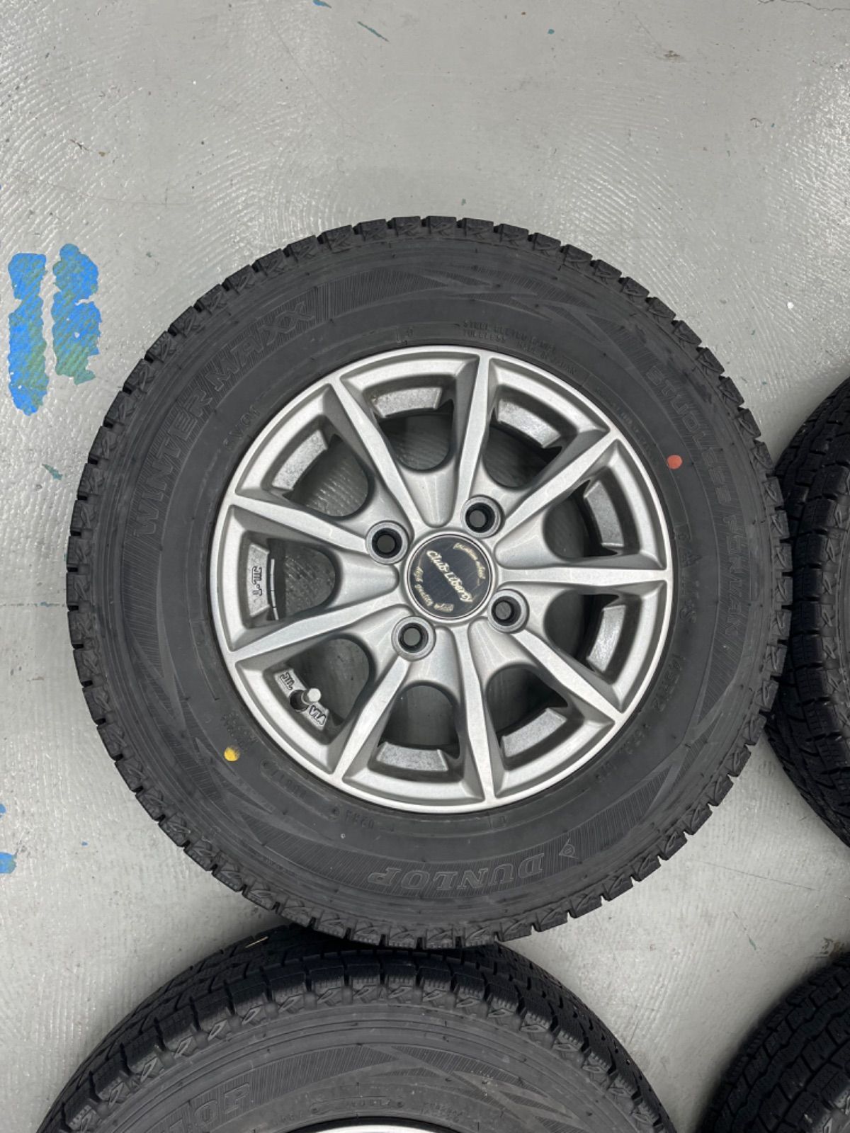 スズキエブリバンスタッドレスタイヤホイル付145 R 12 DA 64 V