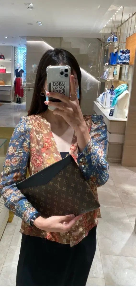 クラッチバッグ