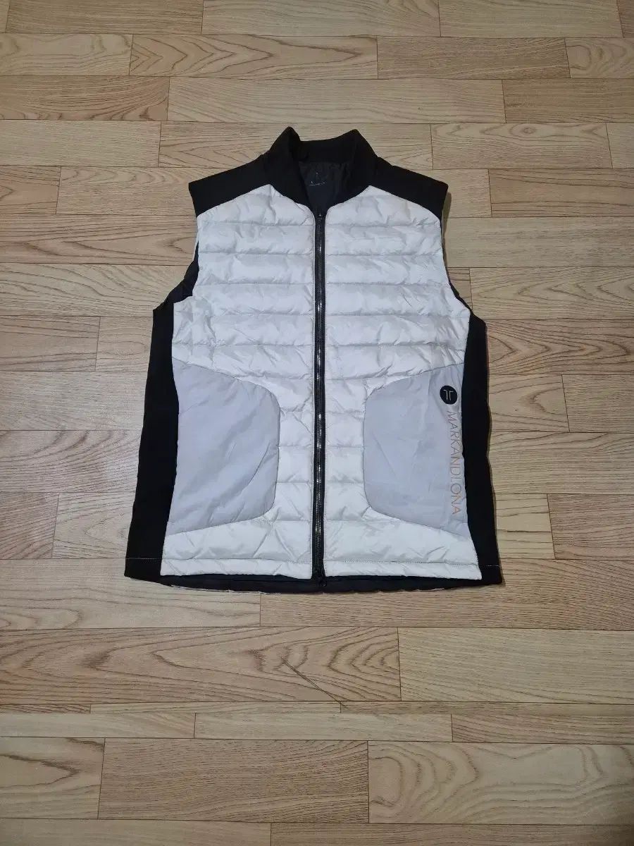 MARK & LONA マークアンドロナ ダウンベスト - メルカリ