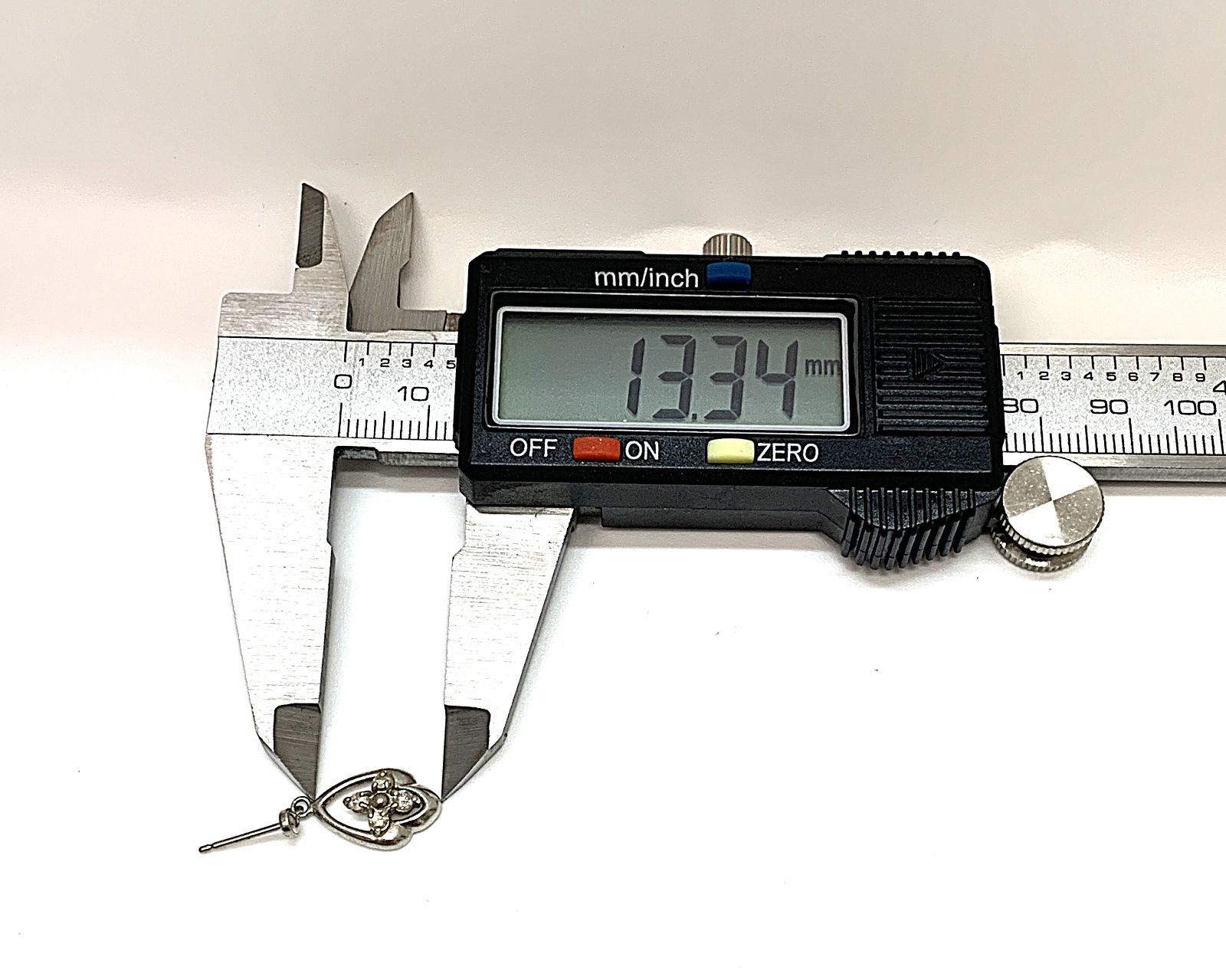 PT850 お花型 ダイヤモンド 総計 0.15ct ピアス 2.9g 両耳 シルバー