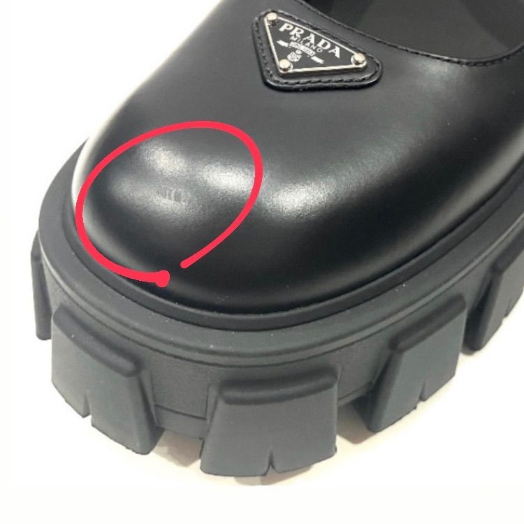 プラダ ブラッシュドレザー