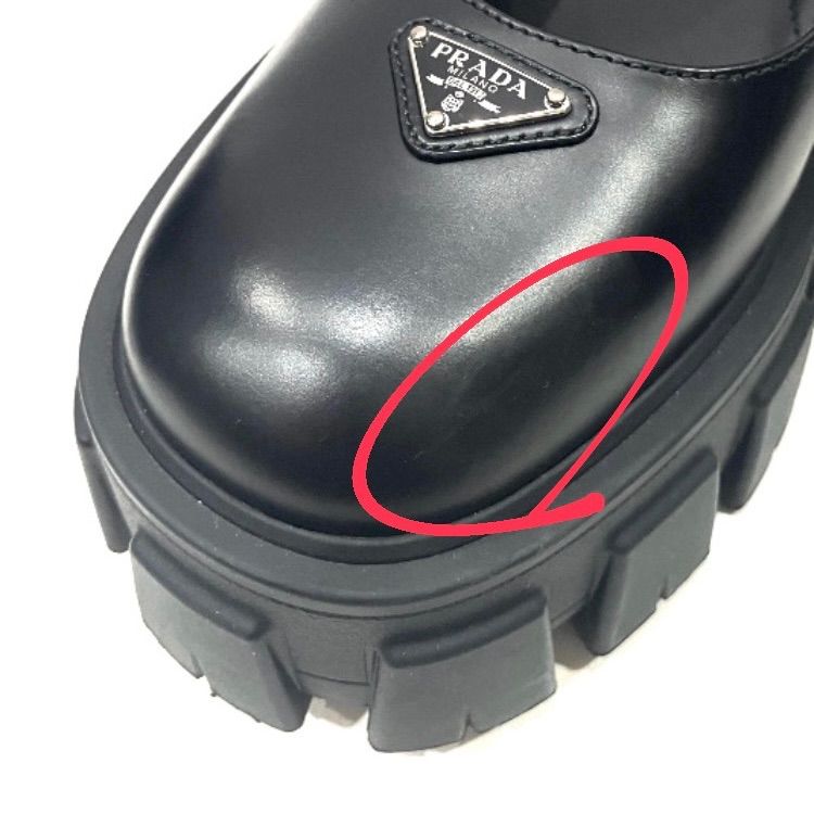 プラダ ブラッシュドレザー