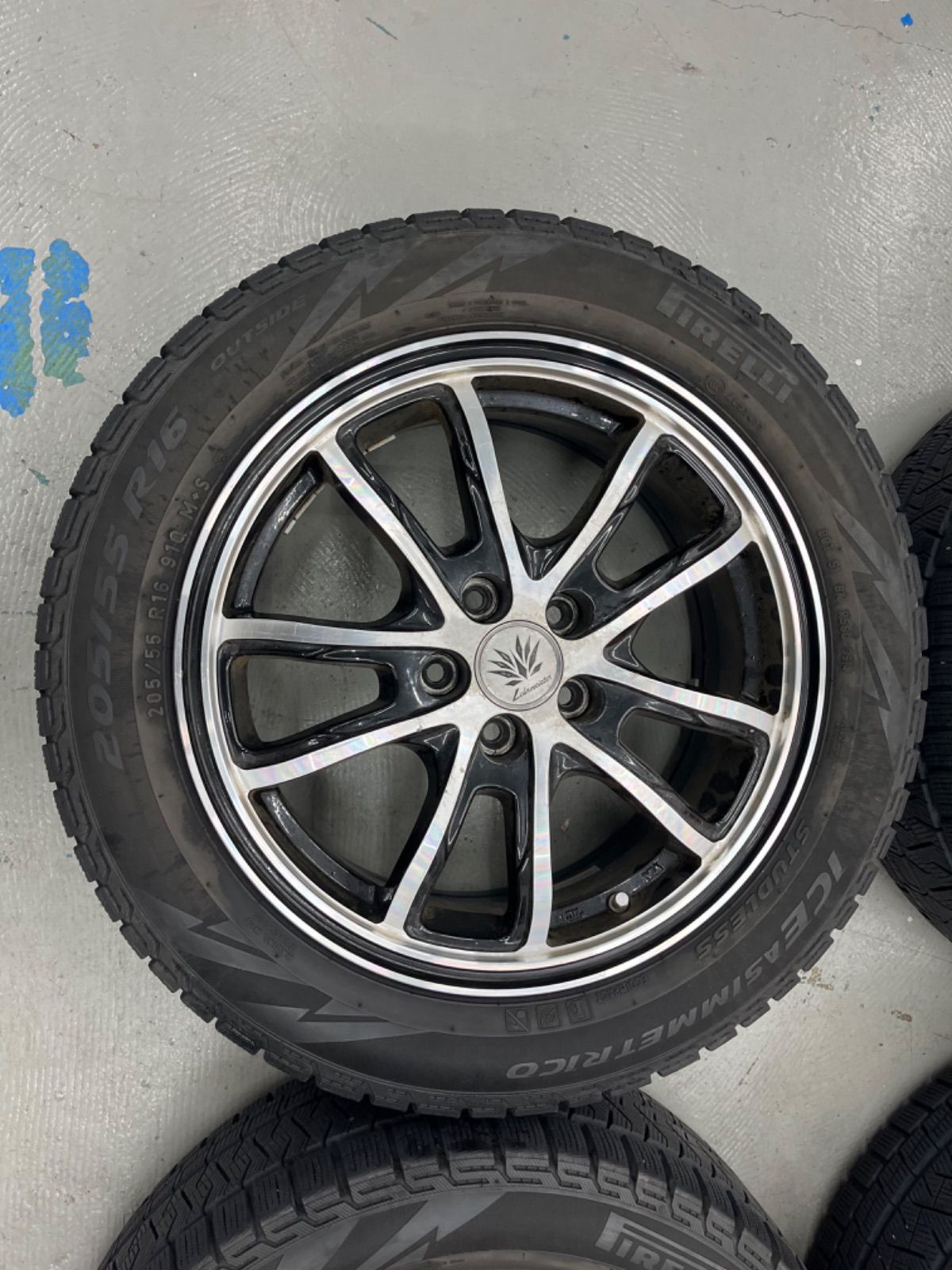 車 スバルインプレッサスポーツスタッドレスタイヤホイル付205/55R16