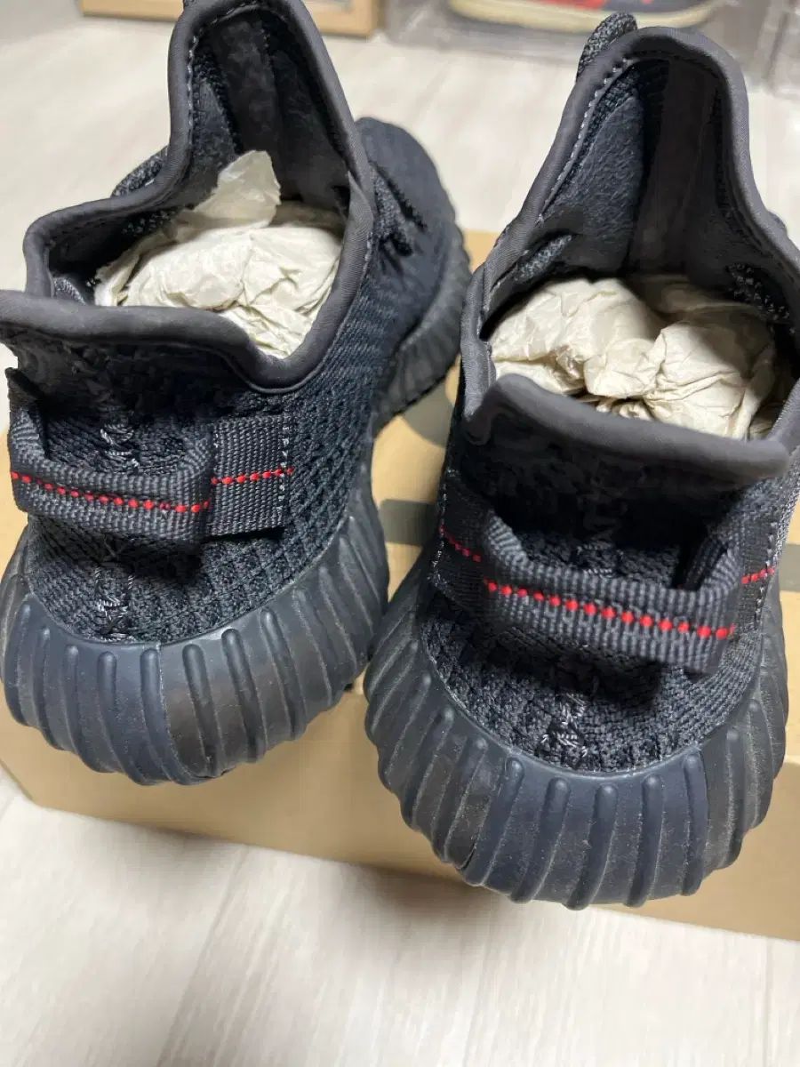 adidas YEEZY Boost 350 V2 \"Black\"の新品&frasl;中古フリマ(通販)｜スニダン アディダス イージー ブースター350V2 ブラック 250 サイズ
