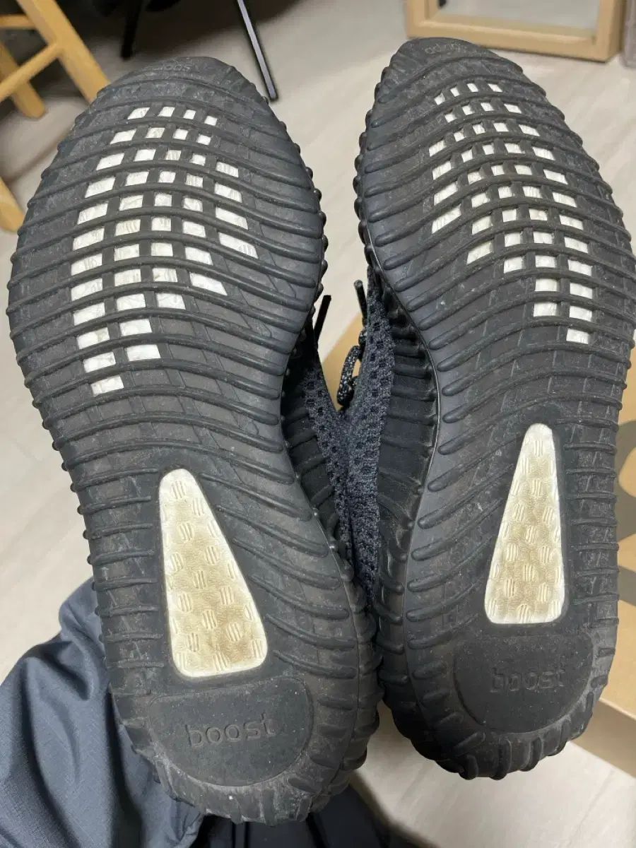 adidas YEEZY Boost 350 V2 \"Black\"の新品&frasl;中古フリマ(通販)｜スニダン アディダス イージー ブースター350V2 ブラック 250 サイズ