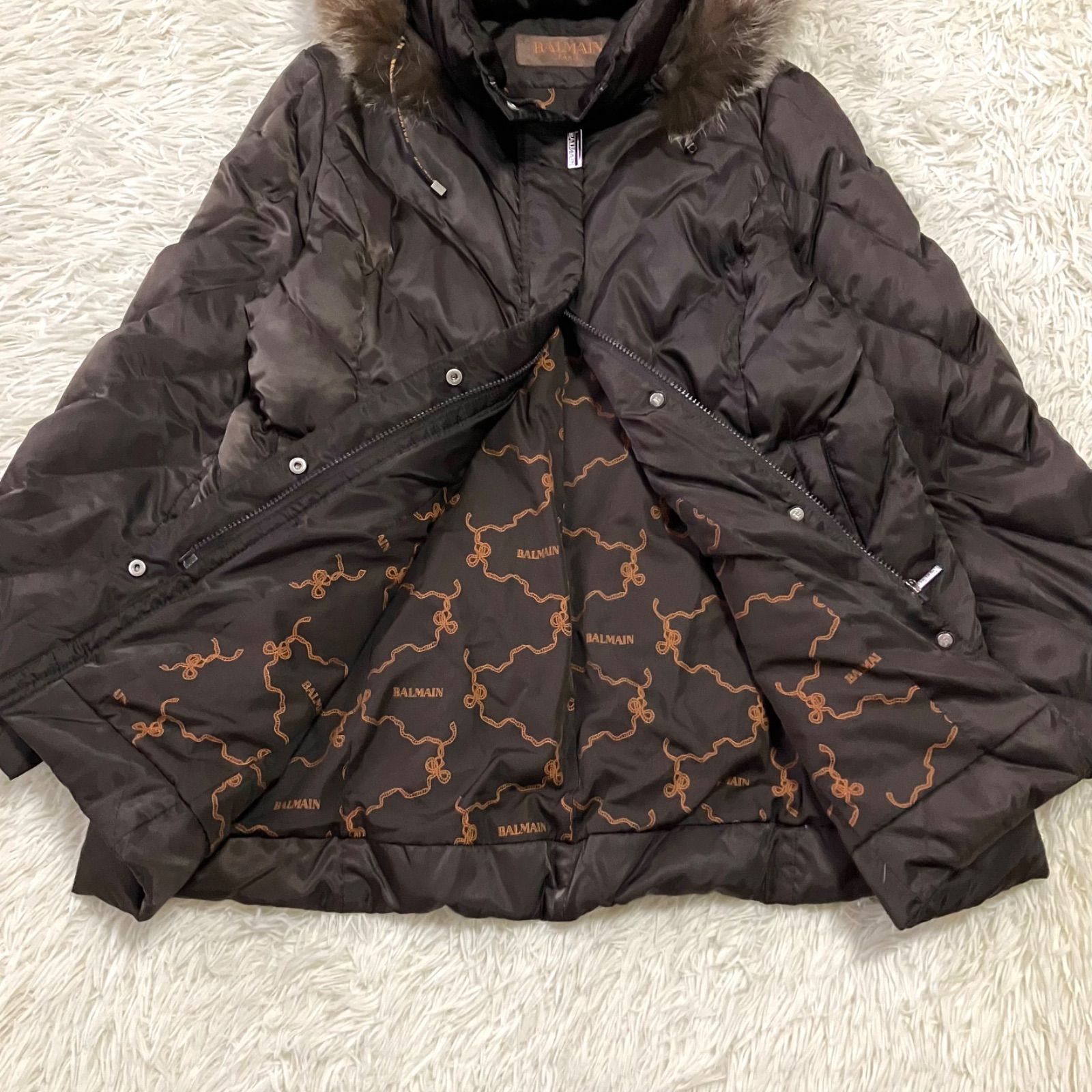 BALMAIN ブルーフォックスファー付きAラインダウンジャケット 裏地総柄