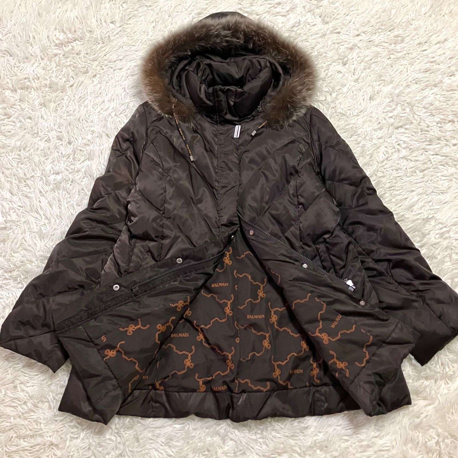 BALMAIN ブラック ダウンジャケット /ブルーフォックスファー付き BALMAIN ブルーフォックスファー付きAラインダウンジャケット 裏地総柄