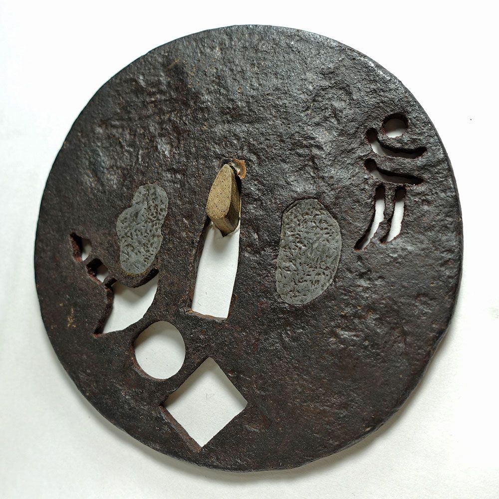 ☆鉄槌目地丸形塔透鐔 無銘 両櫃孔鉛埋 陰透 鉄鐔 古鐔 天法 梵字 【鐔