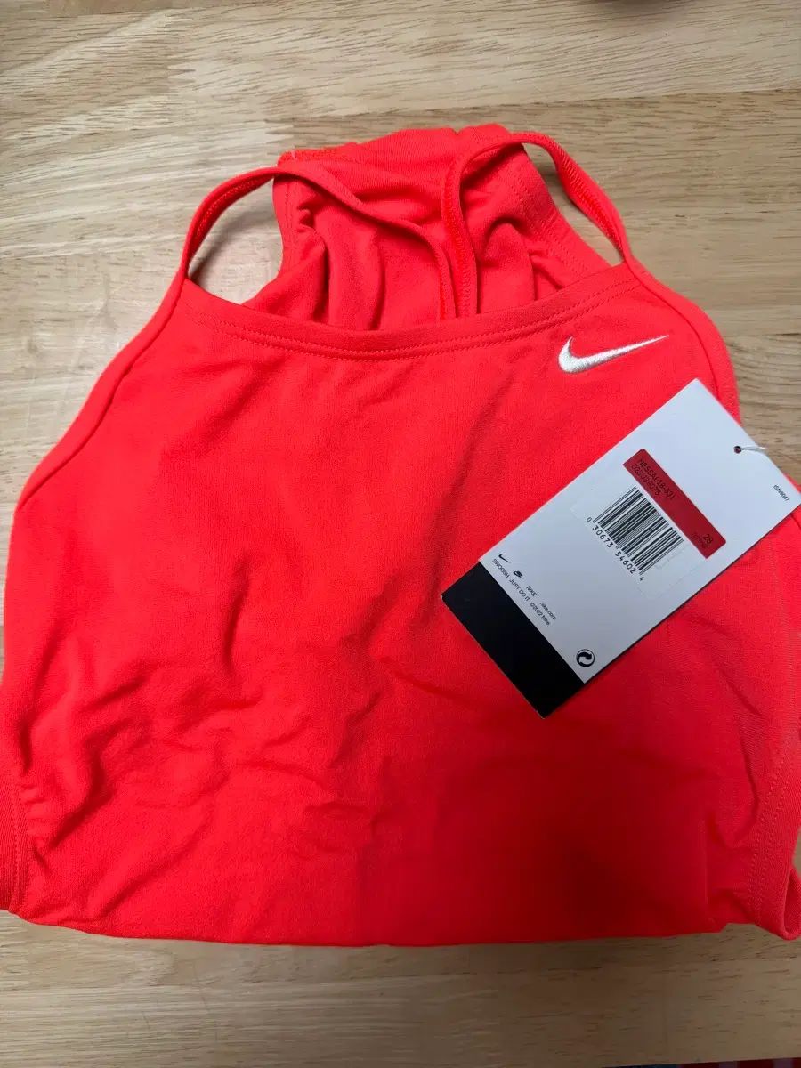 ナイキ カットアウト ブライト クリムゾン 28