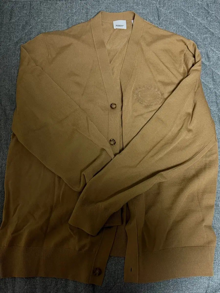 バーバリー 刺繍 オーク リーフ クレスト ウール カーディガン