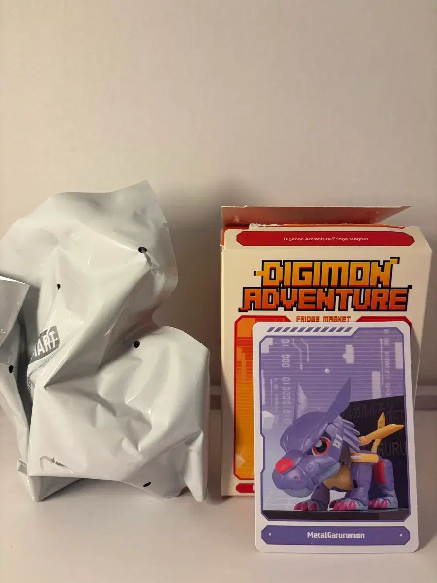 デジタルモンスター フィギュア POP MART (ポップマート) メタル