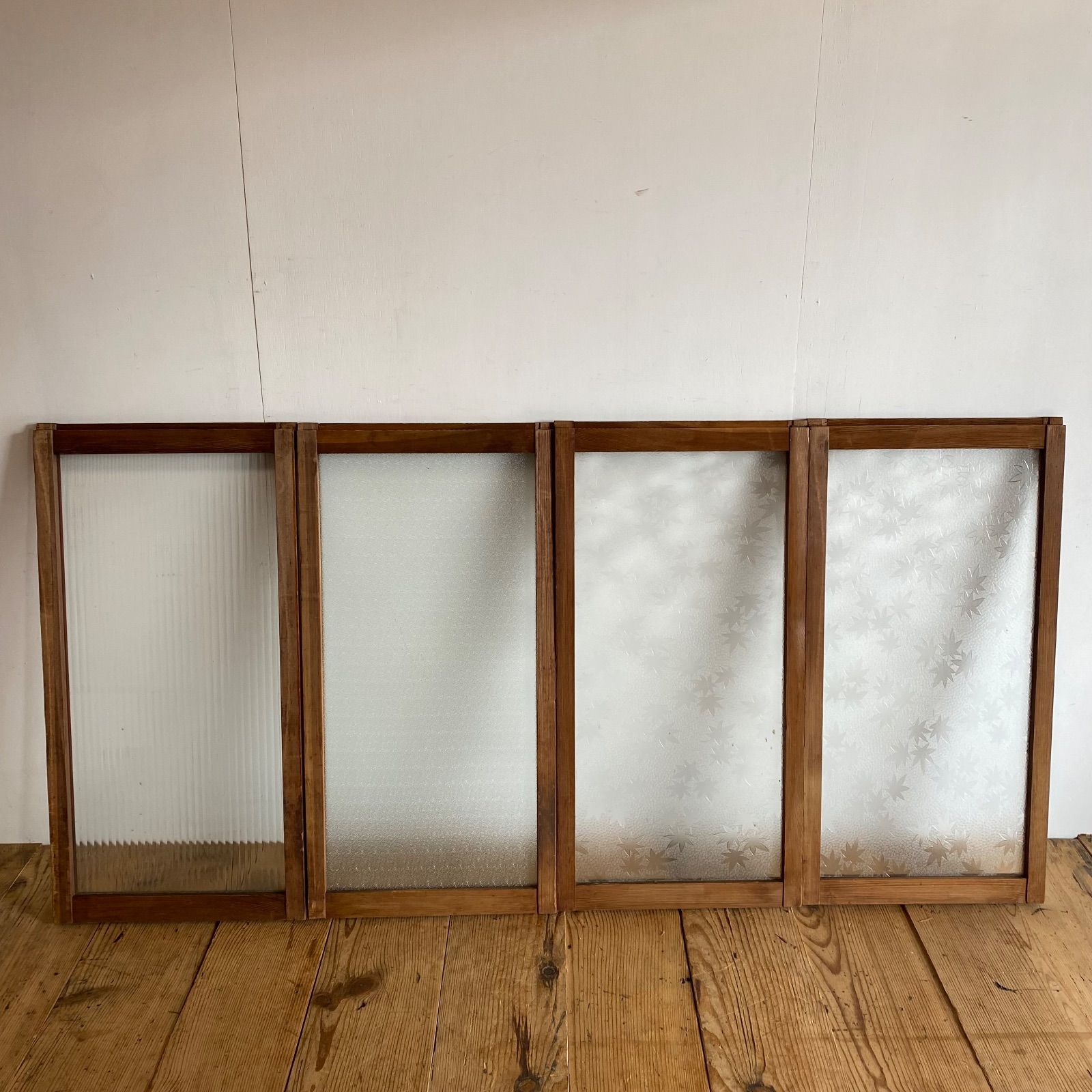 4枚セット アンティーク すりガラス 型ガラス 木製枠 古建具 レトロ y85 4枚セット アンティーク すりガラス 型ガラス 木製枠 古建具 レトロ