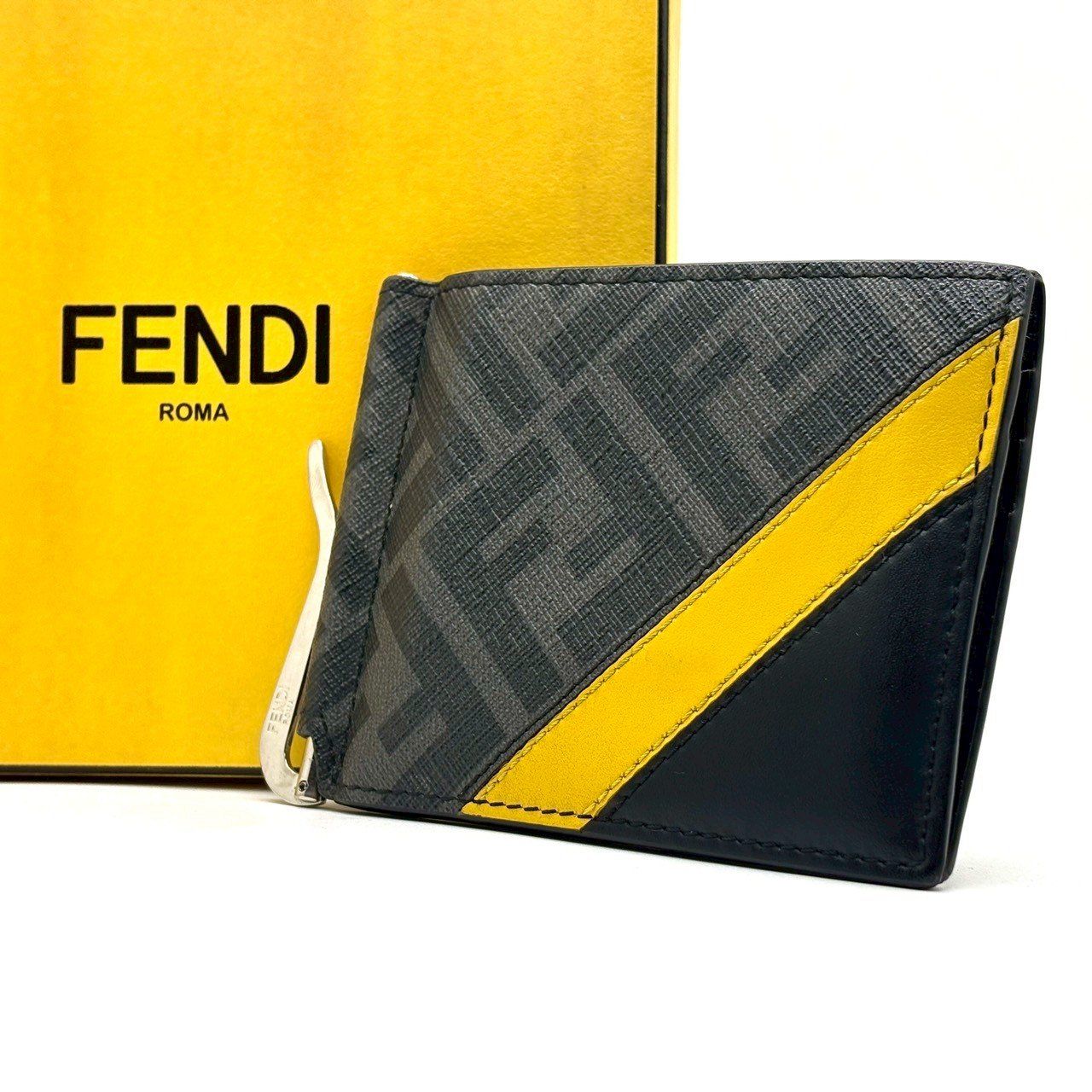 薄さで差がつく大人仕様】 FENDI フェンディ マネークリップ カード