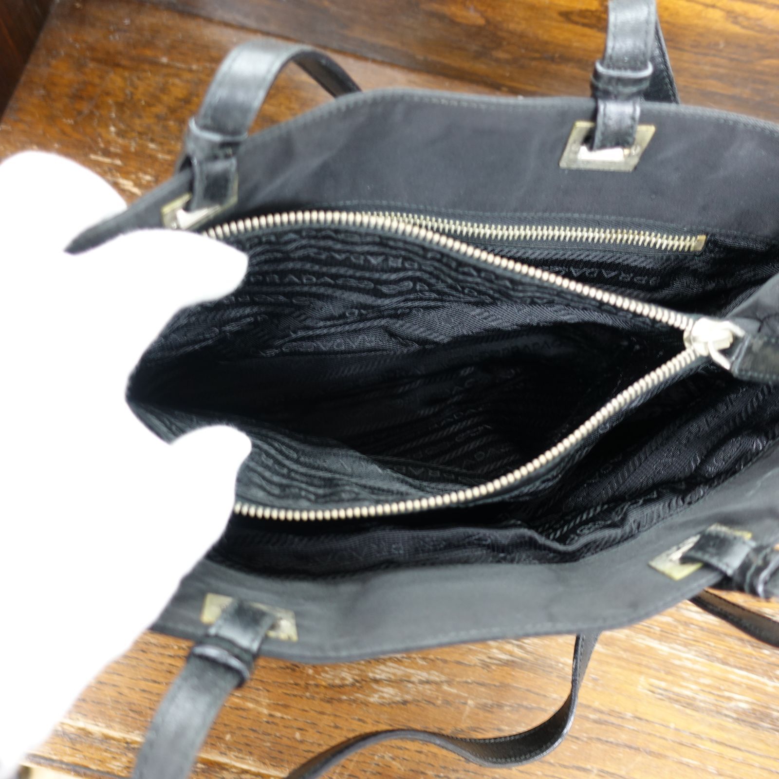 PRADA プラダ テスート 三角ロゴプレート ブラック 黒 シルバー金具