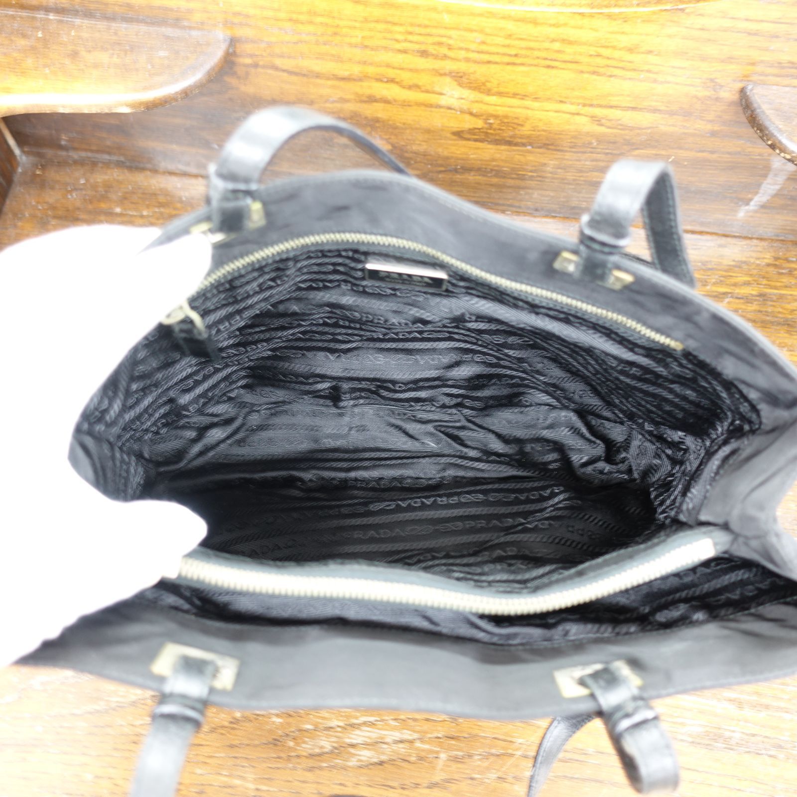 PRADA プラダ テスート 三角ロゴプレート ブラック 黒 シルバー金具