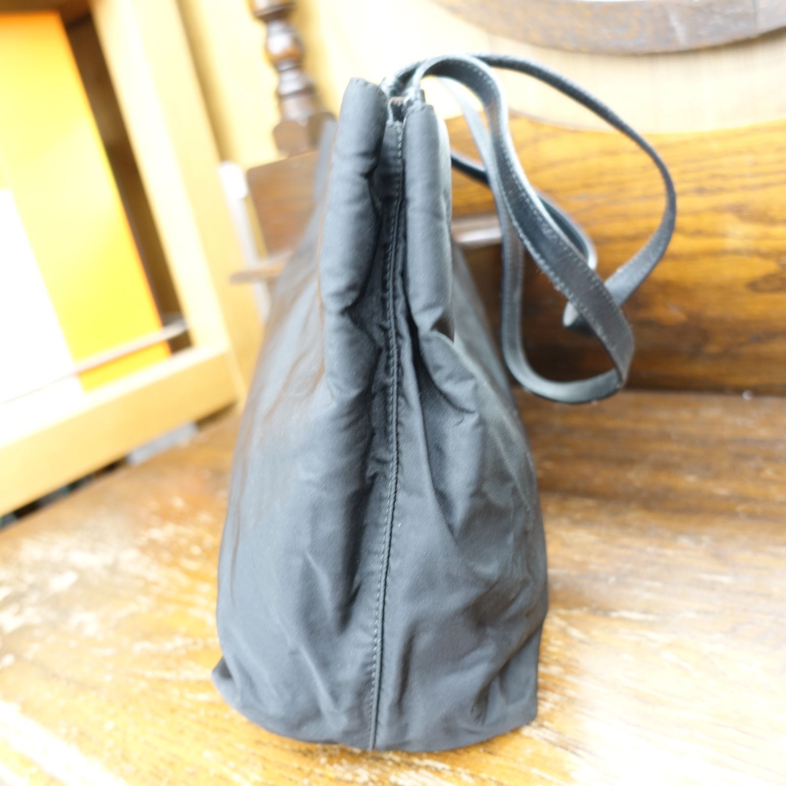 PRADA プラダ テスート 三角ロゴプレート ブラック 黒 シルバー金具