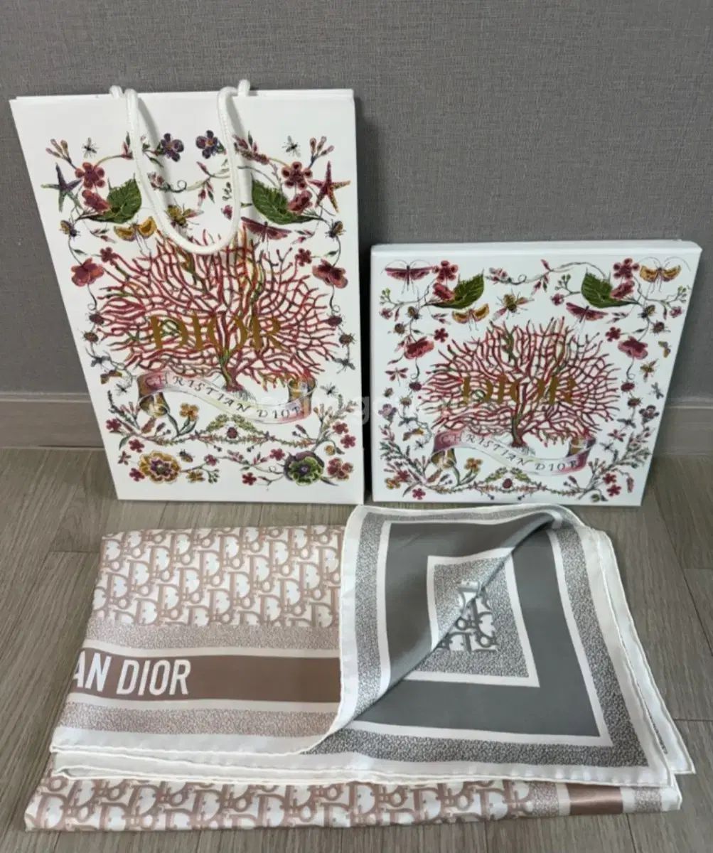 ディオール オブリーク スタシ リバーシブルスカーフ