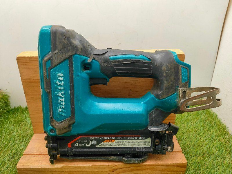 マキタ makita 充電式タッカ 18 V バッテリ 充電器別売 ケース付 ST 421 D J線 4 mm幅 13～25 mmまで