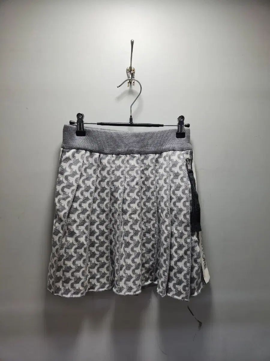 ジーフォア パータン プリーツ スカート