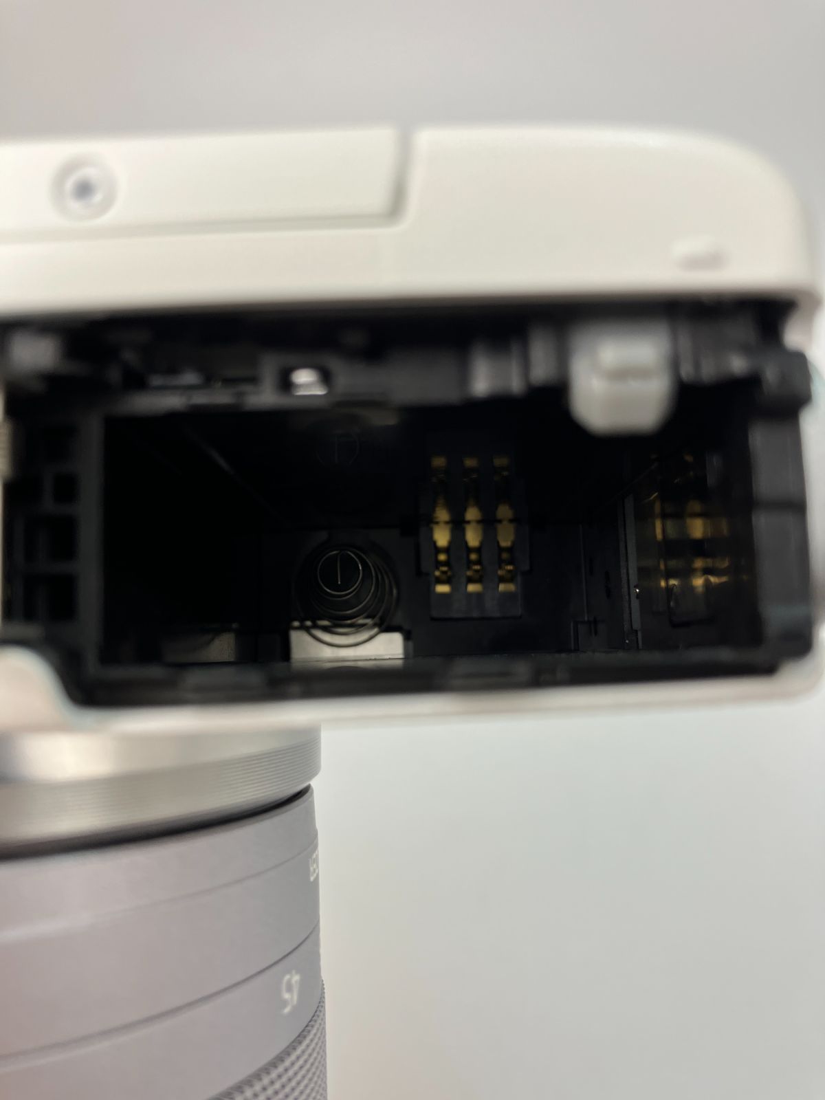 【返品保証・動作確認済】Canon EOS M100＋15-45mmレンズキット Canon EOS M100 ブラック 15-45mmレンズキット Canon-EOS-M100-Mirrorless-