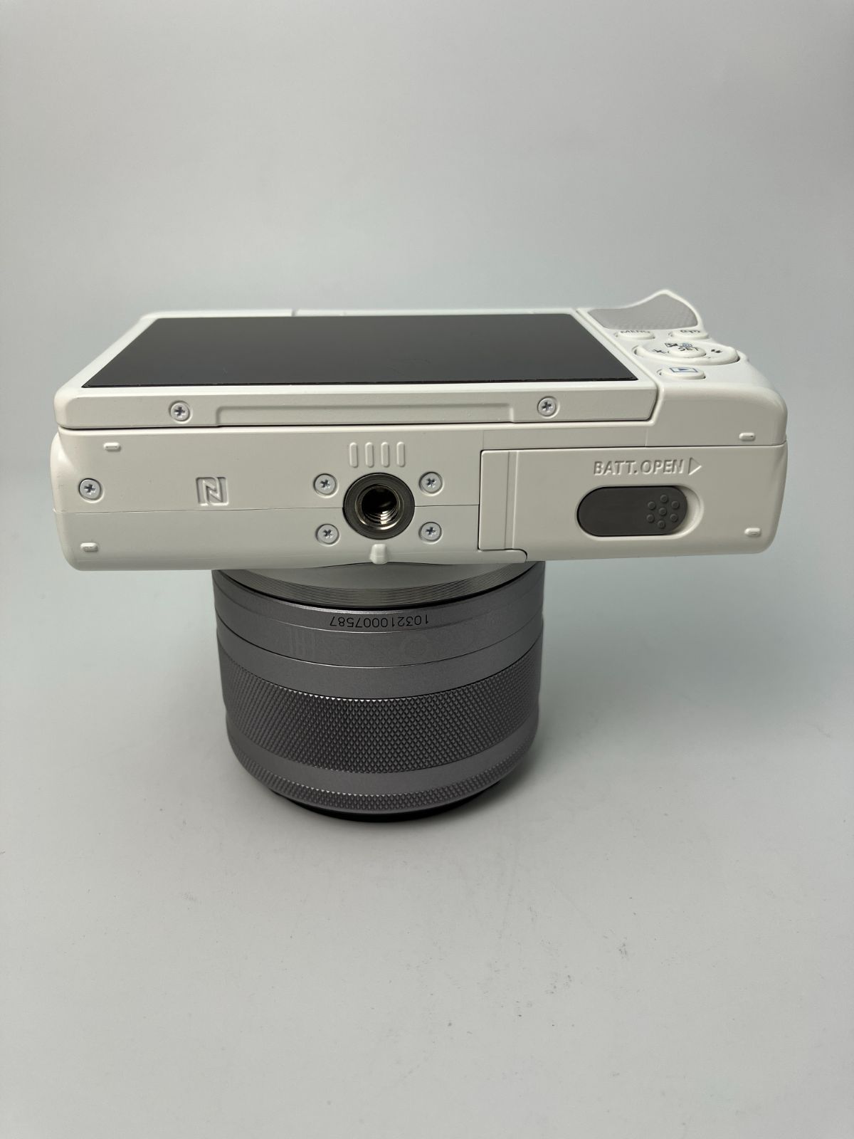 【返品保証・動作確認済】Canon EOS M100＋15-45mmレンズキット 返品保証・動作確認済】Canon EOS M100 + EF-M 15-45mm IS STM レンズ