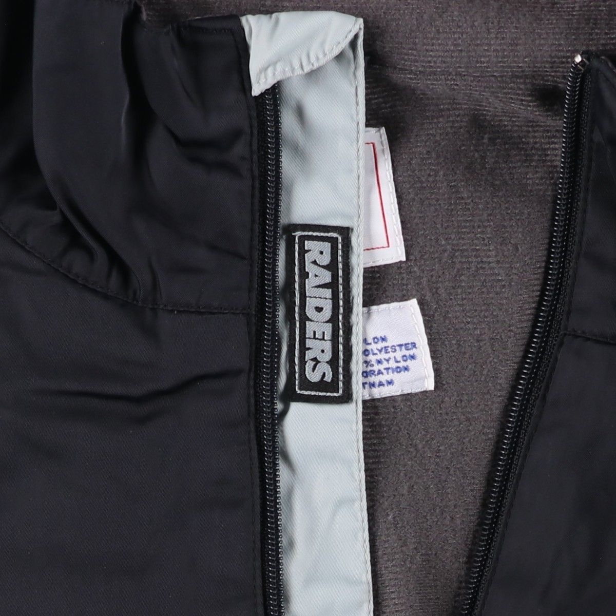 古着 NFL LAS VEGAS RAIDERS ラスベガスレイダース ナイロンジャケット