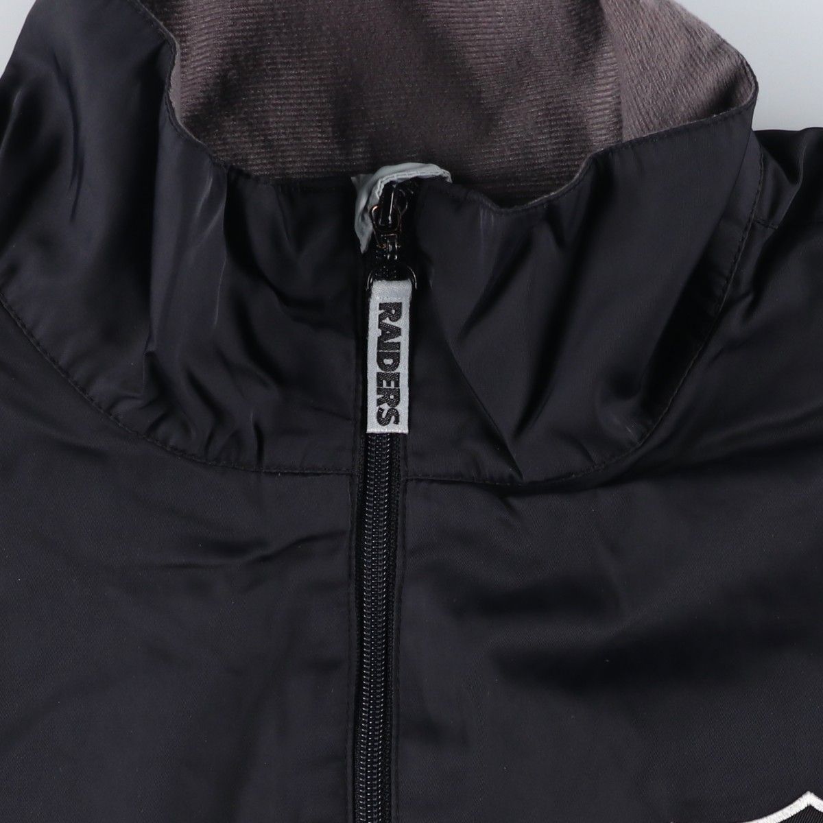 古着 NFL LAS VEGAS RAIDERS ラスベガスレイダース ナイロンジャケット