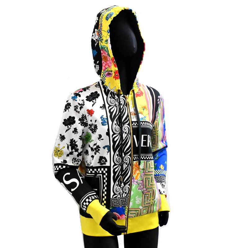 VERSACE - ヴェルサーチ パーカー A83138 ヴェルサーチ パーカー A83138 - メルカリ