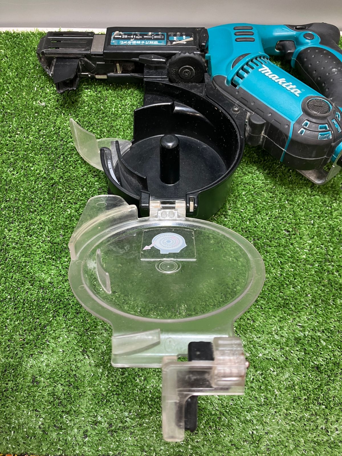 品 0936 makita マキタ 41㎜ 100 Vオートパックスクリュードライバ 正逆転両用 6841 R