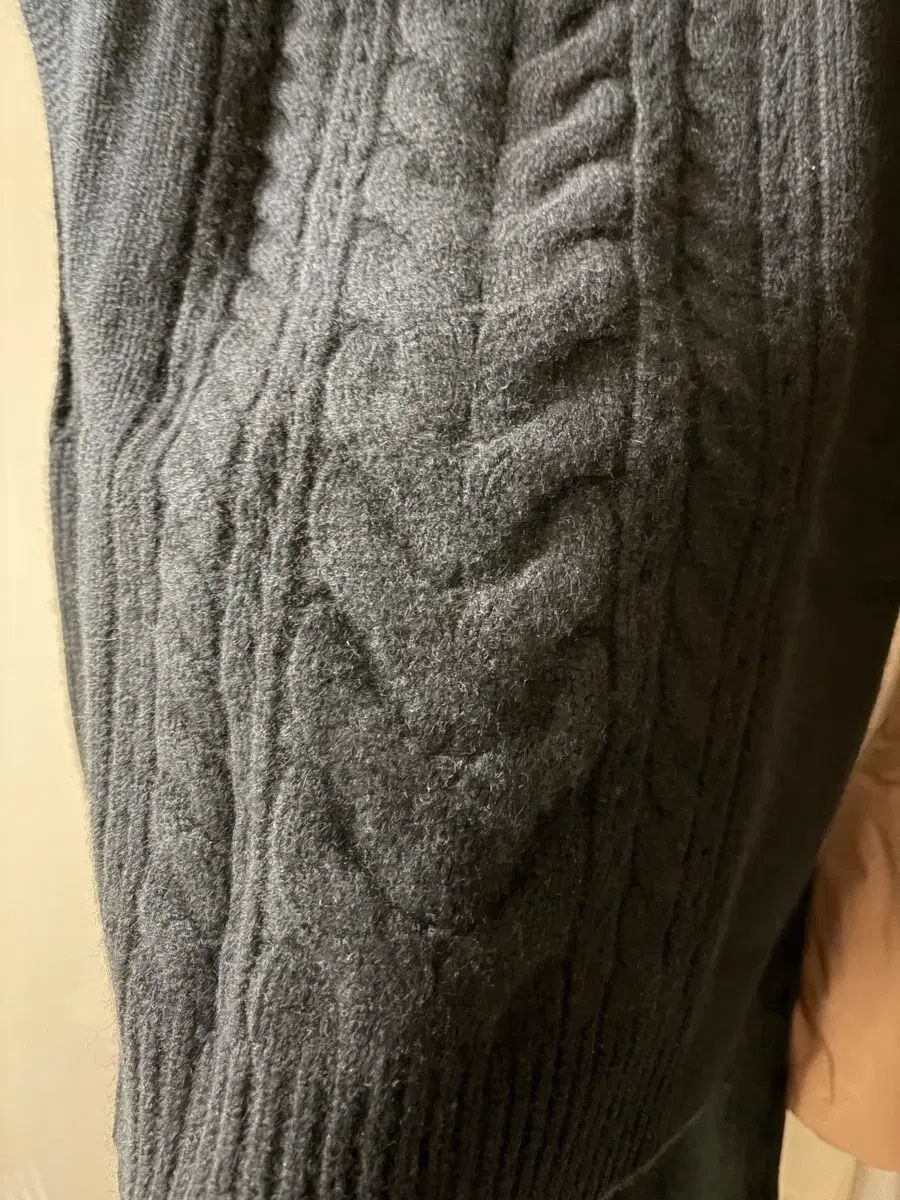 ケーブルニット